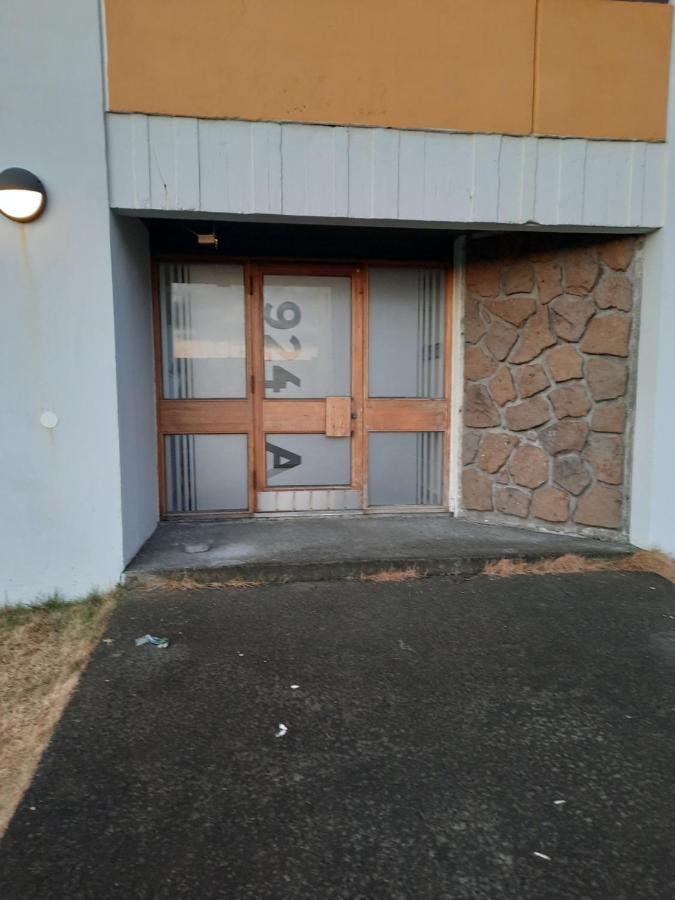 Apartment Near The Airport Njarthvik Exterior foto